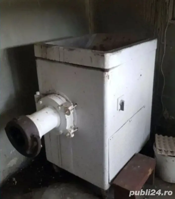 Masina de tocat carne trifazica pentru carmangerii