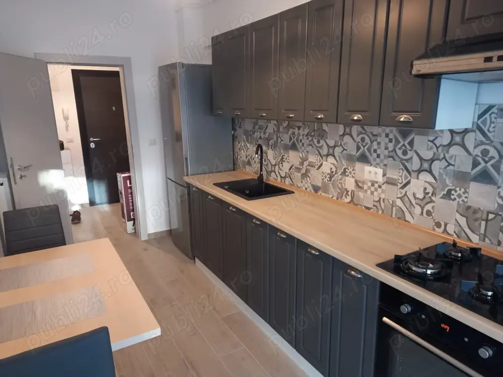 Mrs Smart, Apartament de inchiriat