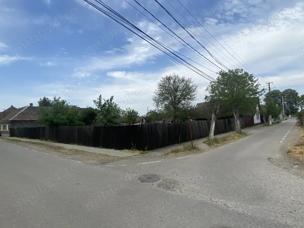 De vanzare teren cu doua deschideri+ casa la Zimandu-nou
