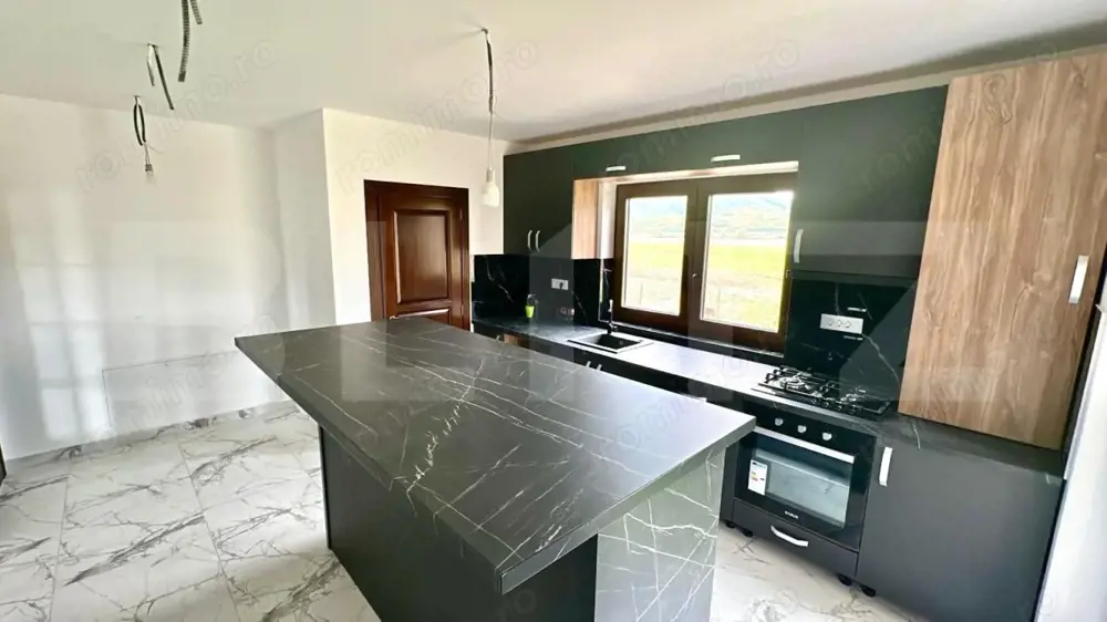 Casa individuala de vanzare, 4 camere, 105 mp utili, 500 mp teren,zona Sard