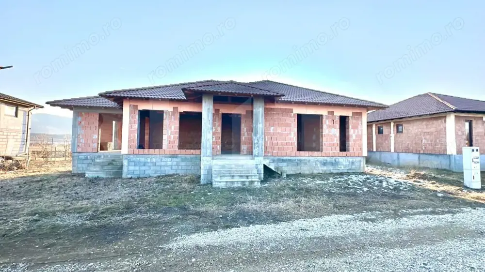 Casa la rosu, 4 camere, 105 mp utili, 500 mp teren,zona Sard