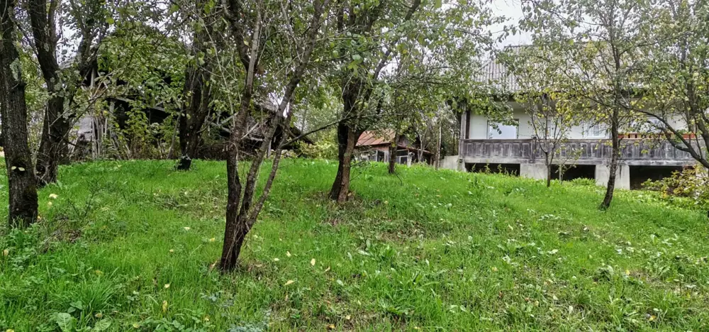 Casa de vanzare - teren 2357 mp in comuna Pietrari