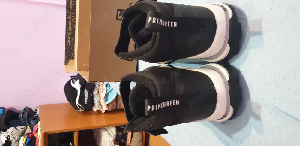 Vand adidasi firma adidas tip gheata.