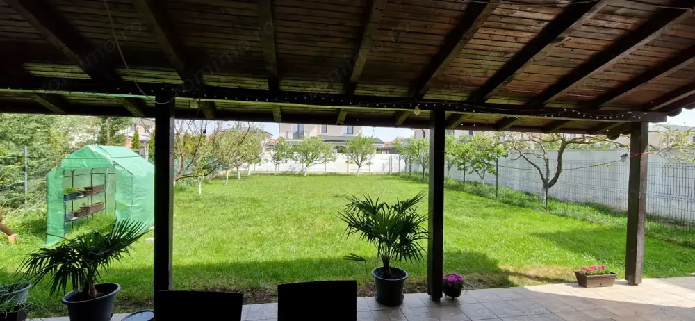 Vand vila in zona Ciarda Rosie , aproape de Calea Buziasului
