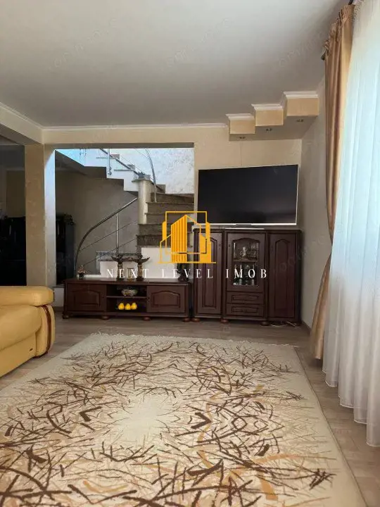 Casă superbă cu etaj Trivale