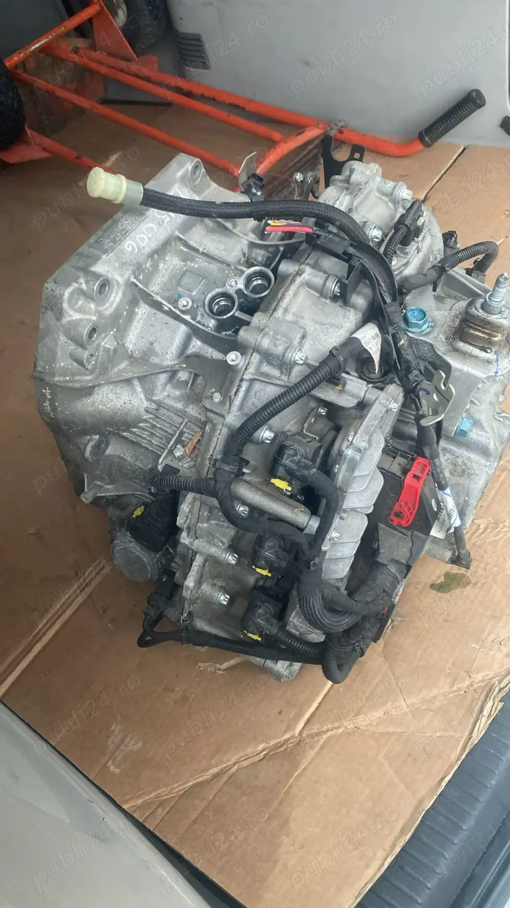 Vând cutie viteze cod dw5006 compatibilitate Renault Nissan.