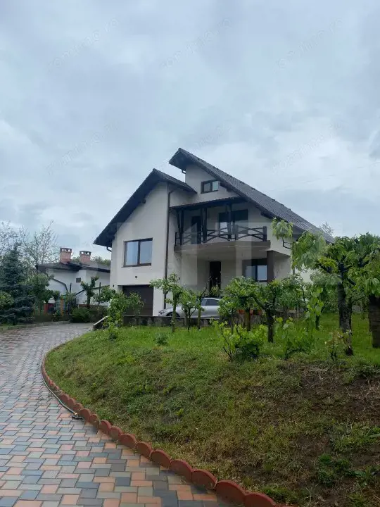 Casa individuala cu 5 camere, 240 mp,  12,8 ari teren, zona Valea Ghinzii