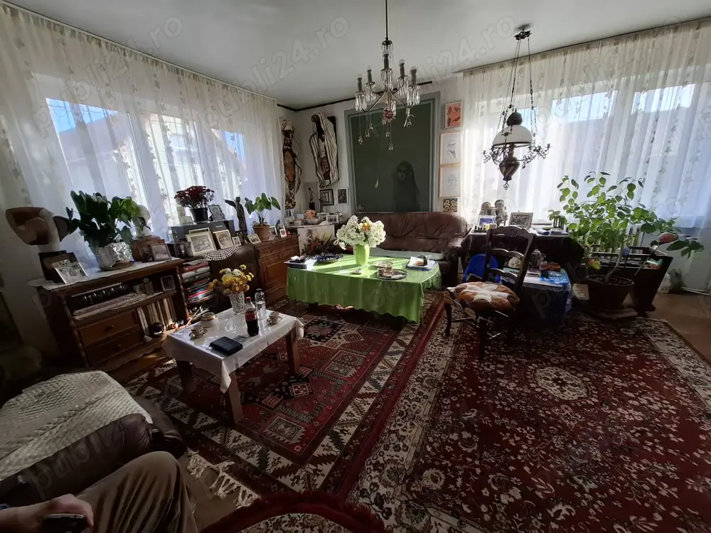 Str. Inocentiu Micu Klein - casa D+P+E, edificata in 1980, suprafata construita 310 mp, teren 4 ari