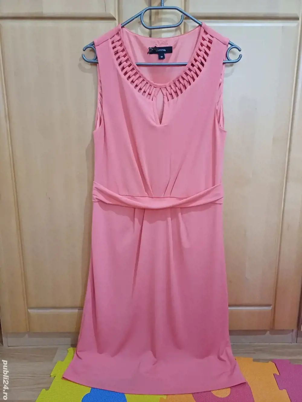  Vand rochie corai, Comma, M, in stare perfectă.