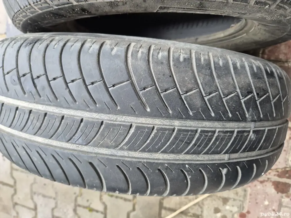 Vind doua cauciucuri 195/65/15 pentru Ford Focus 