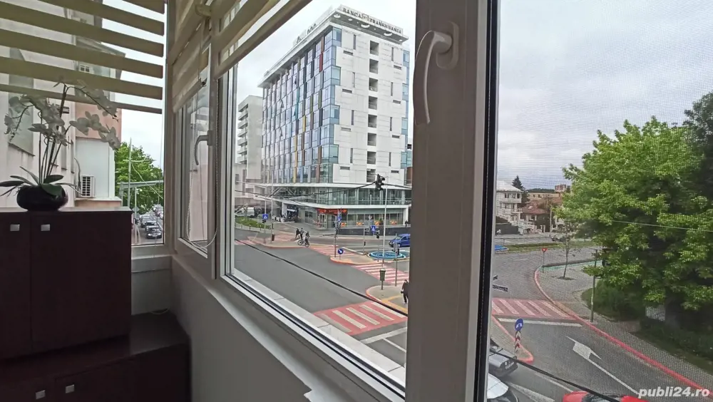 Proprietar, 2 camere ultracentral renovat, mobilat, parcare