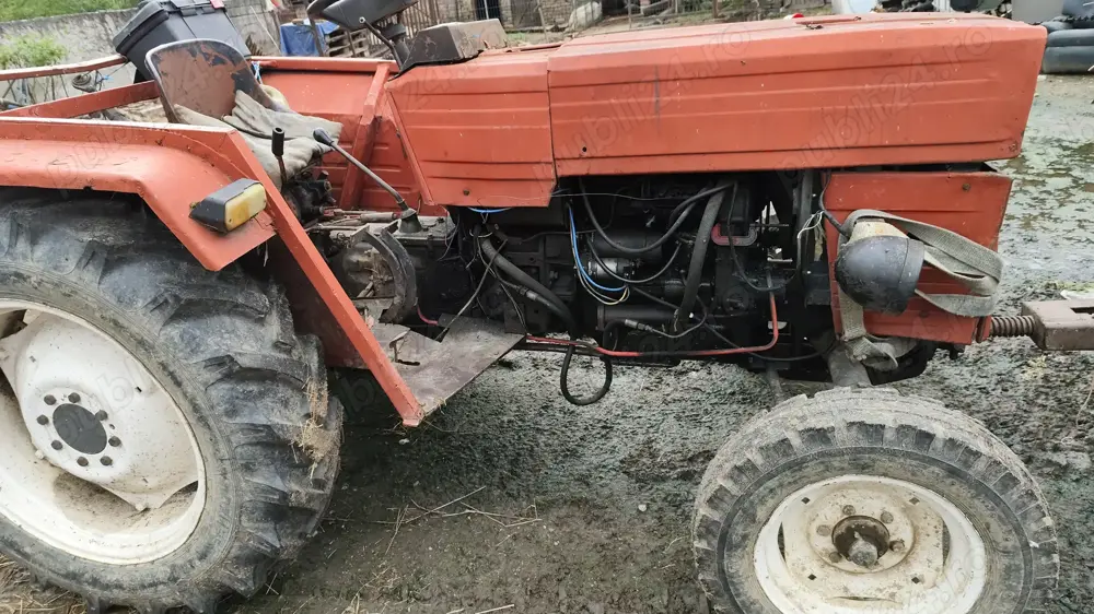Vând tractor universal 445