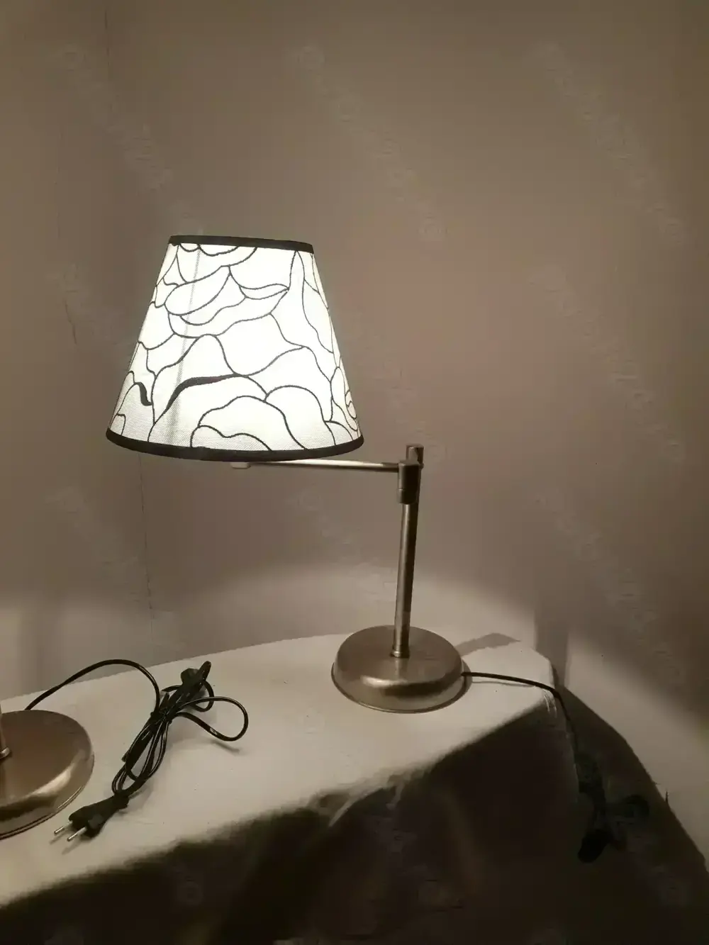 Veioza cu brat mobil