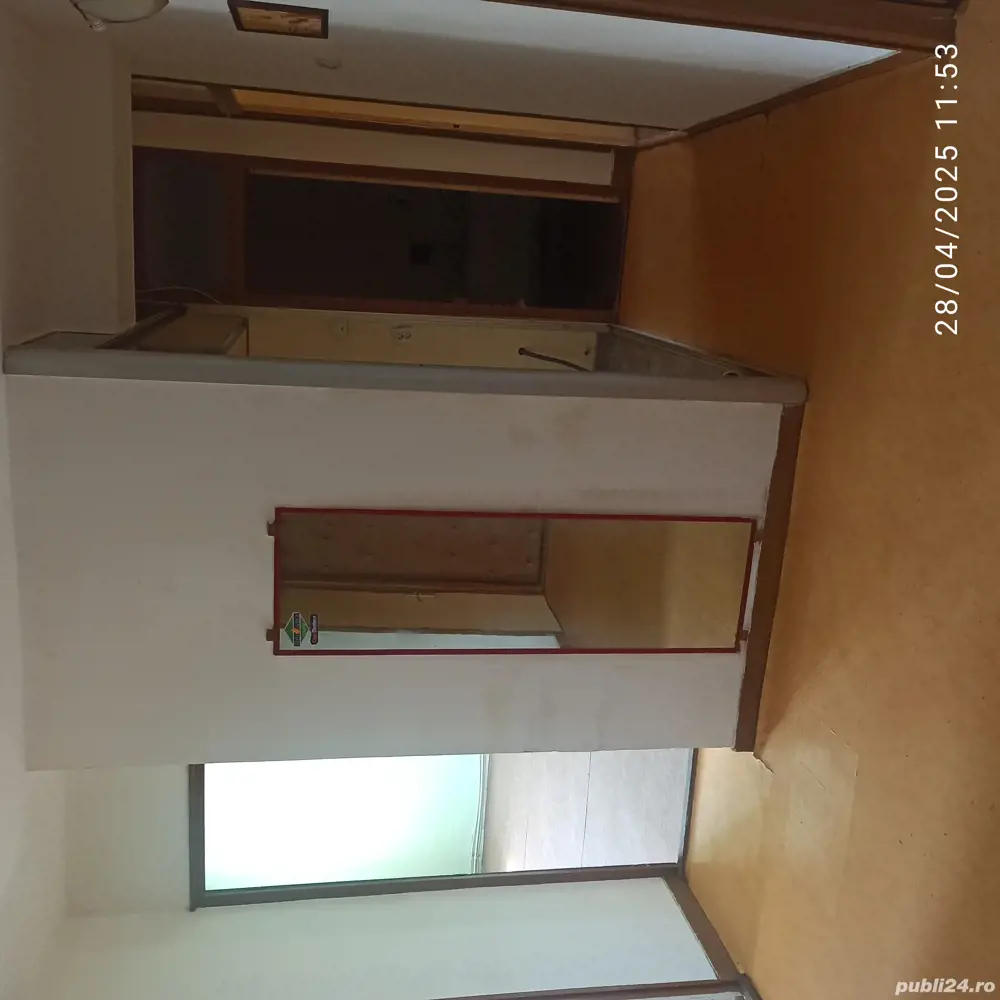 Vand apartament trei camere