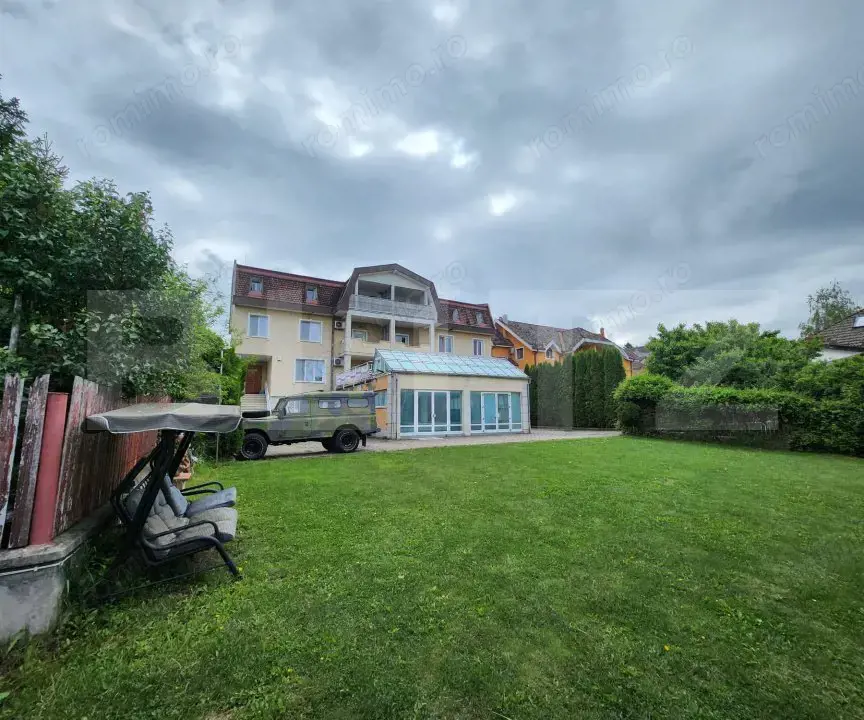 Casa  la Platoul Cornesti cu 12 camere cu Piscina Interioara