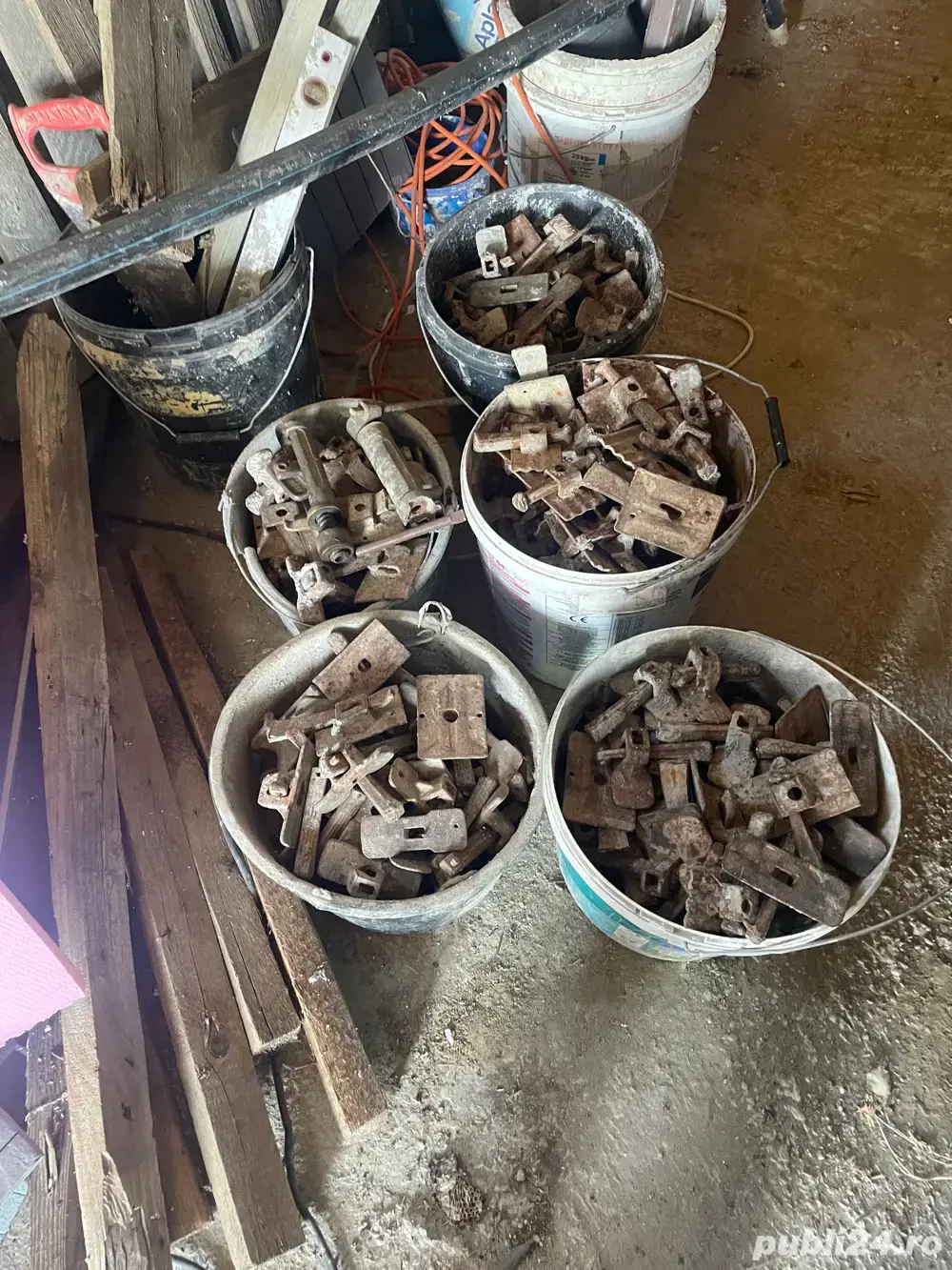 vand clema morset blocatoare (broscuta ) cu pana pentru  cofrat