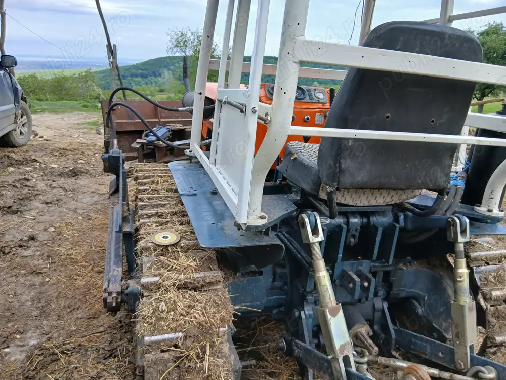 Vând tractor 445 cu lama și tiranti