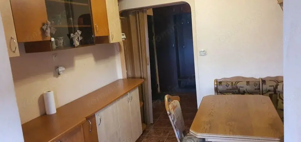 Decomandat cu 2 b #259;i, mobilat  #537;i utilat