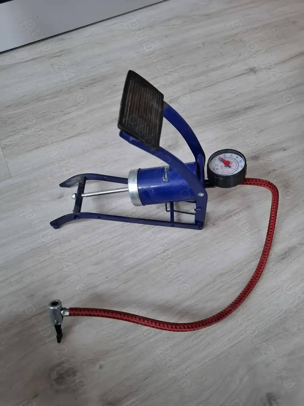 Pompă umflat roți bicicletă trotinetă moto mașină nouă in cutie