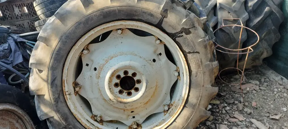 Roti tractor 12,4 R32 