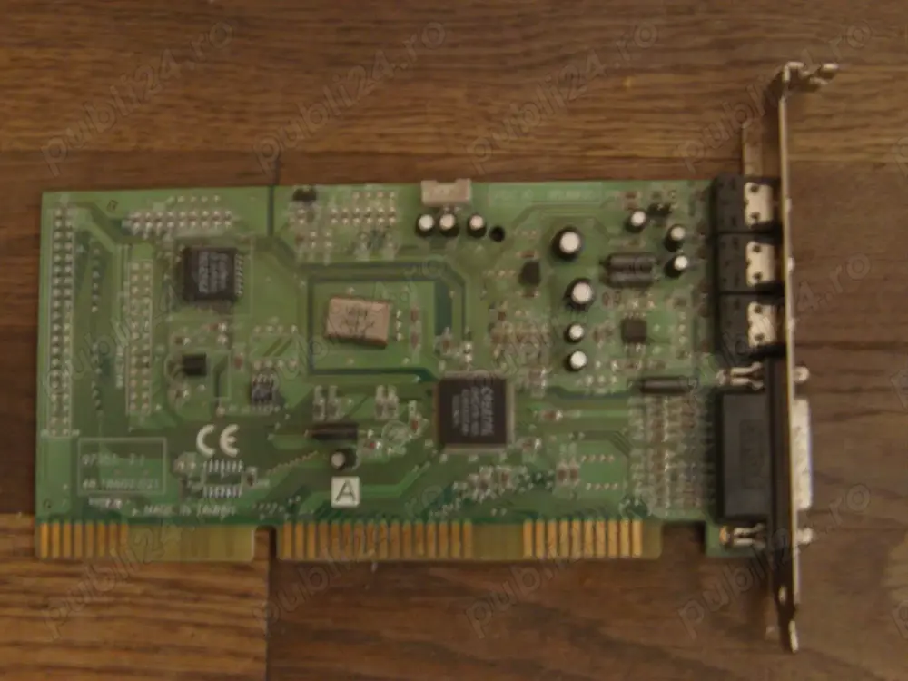 placa de sunet pe slot ISA Crystal CX4237B-XQ3 cu SRS Surround si MIDI hardware FM dedicat