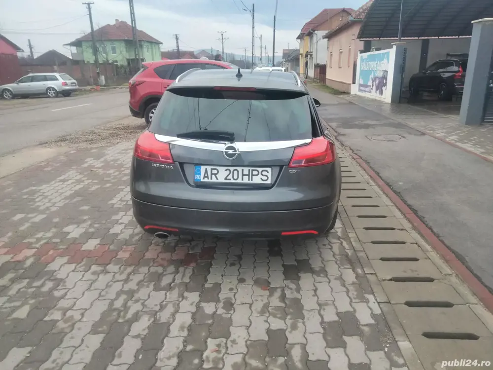 vând Opel insigna 