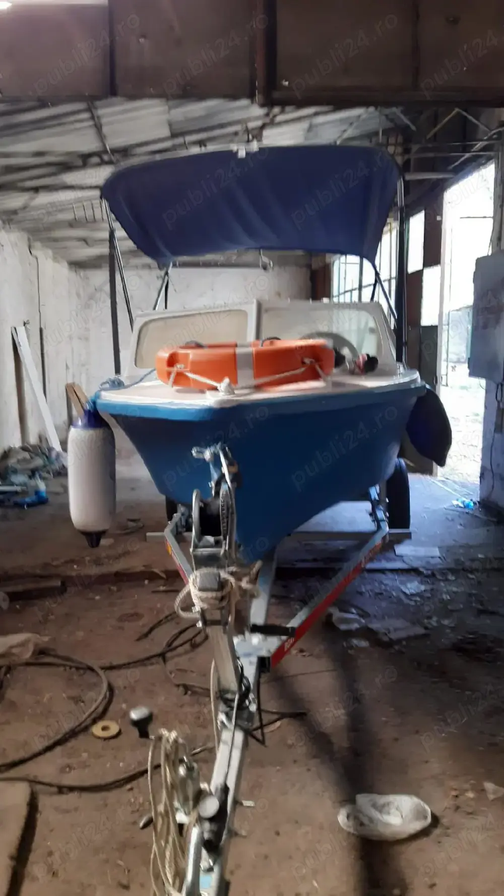 Vand barca cu motor 20HP din fibra