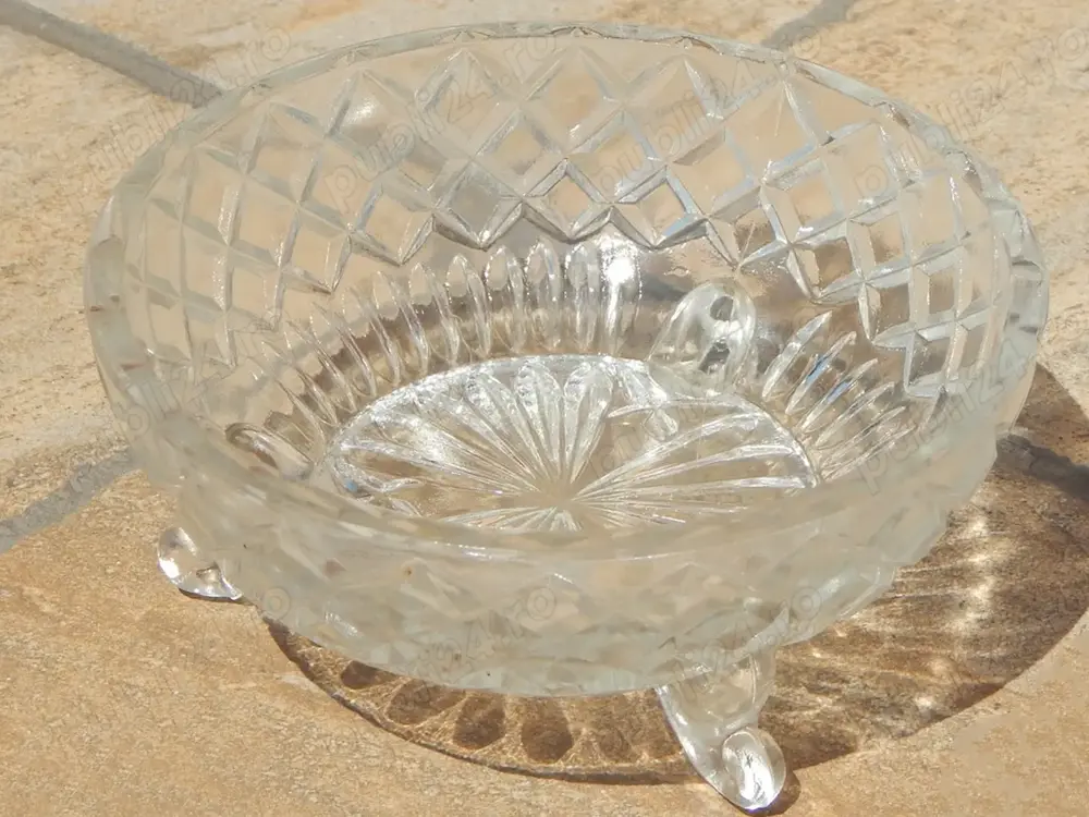 Fructiera din sticla cristal cu 3 picioare veche diam total 16 cm