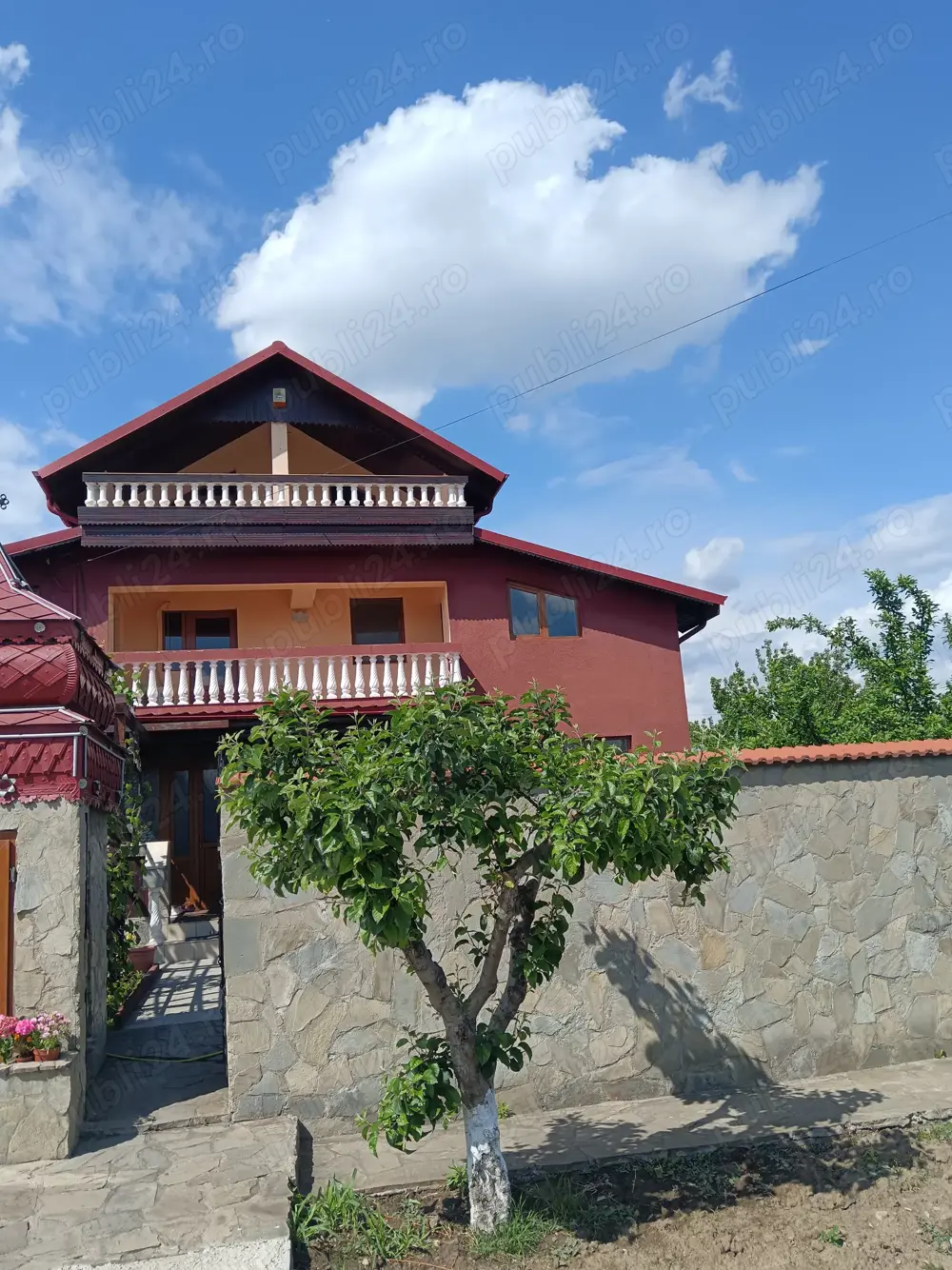 Vând casă  Vând casă