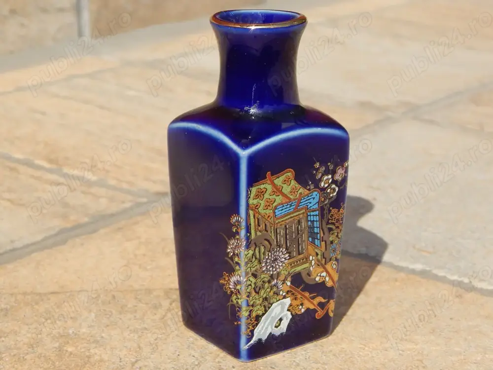 Vaza portelan japoneza marime mica inaltime 9 cm