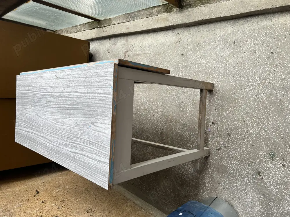 masa-retractabilă balcon,dimensiuni:lungime 105 cm;latime-75 cm(stransa 45 cm)