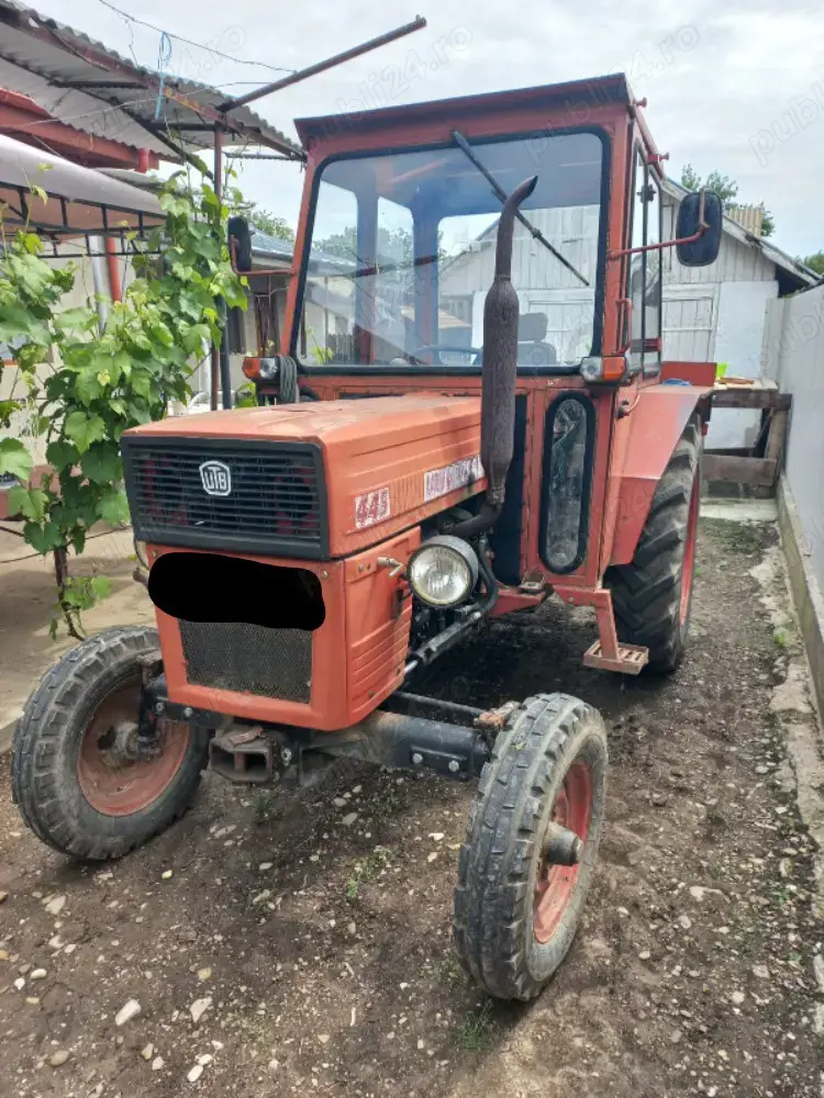 Tractor U 445 an 2003
