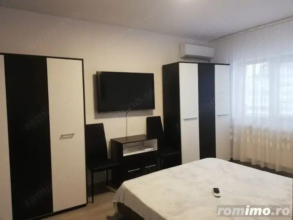 1 camera  decomandat situat in zona Centrala