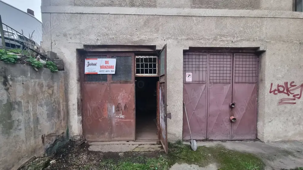 Vand garaj, situat in Pitesti, vis a vis de fostul sediu CEZ, bulevardul Republicii