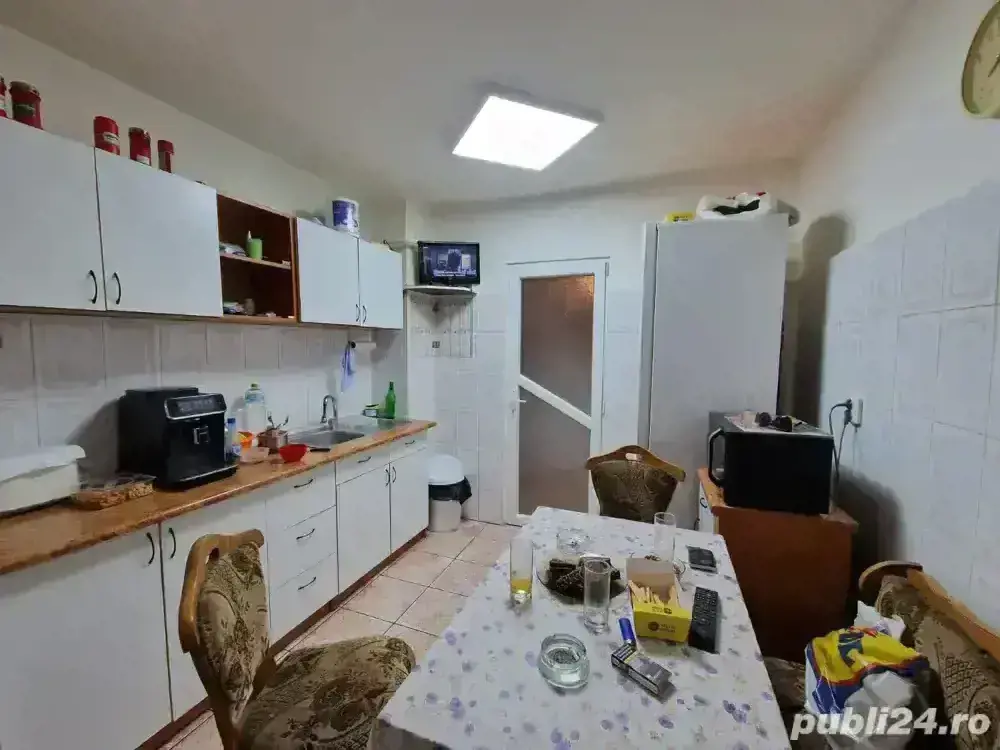 Apartament 3 camere de vânzare 