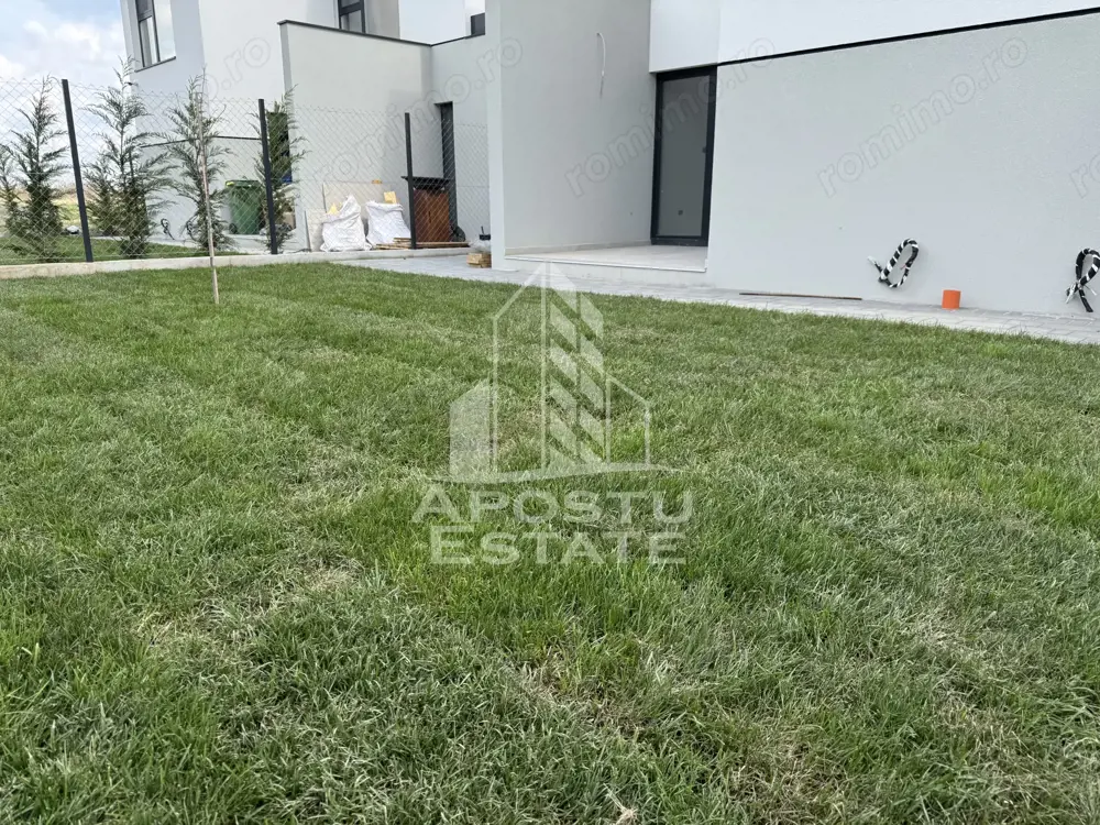 Duplex  modern despartit prin camera tehnica