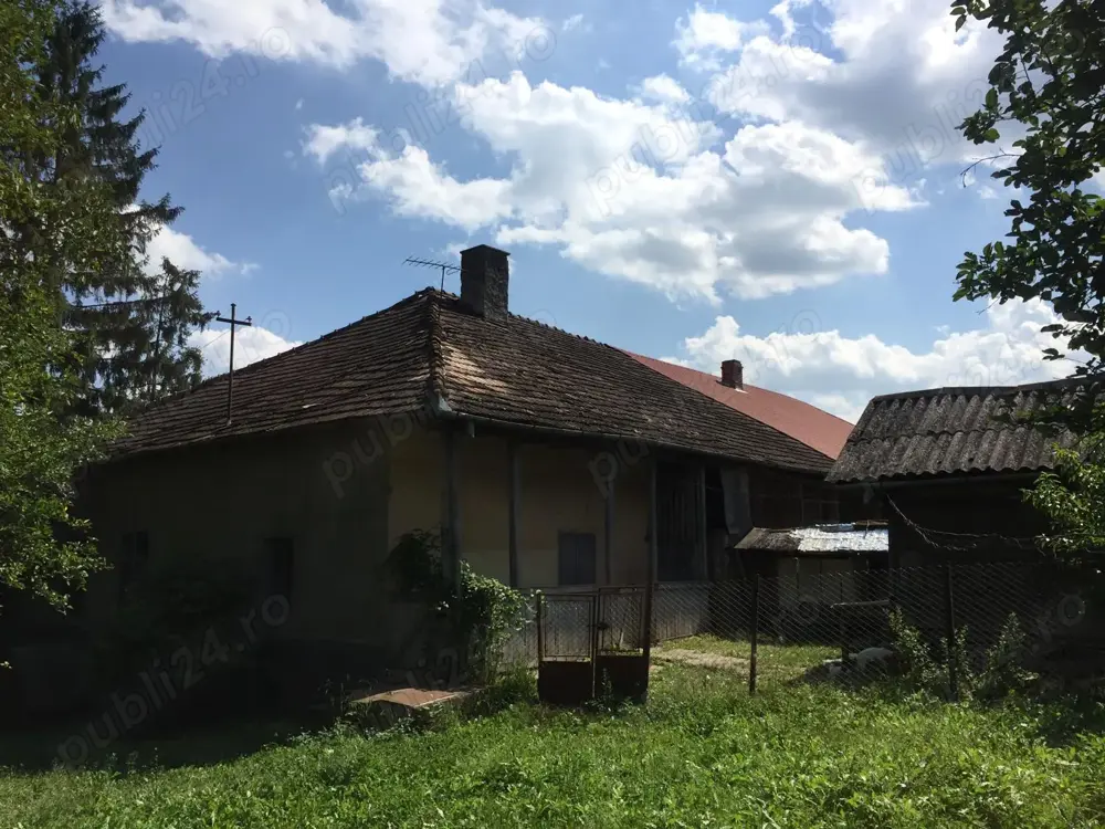 Vând proprietate situată în centrul comunei Mociu, jud. Cluj 