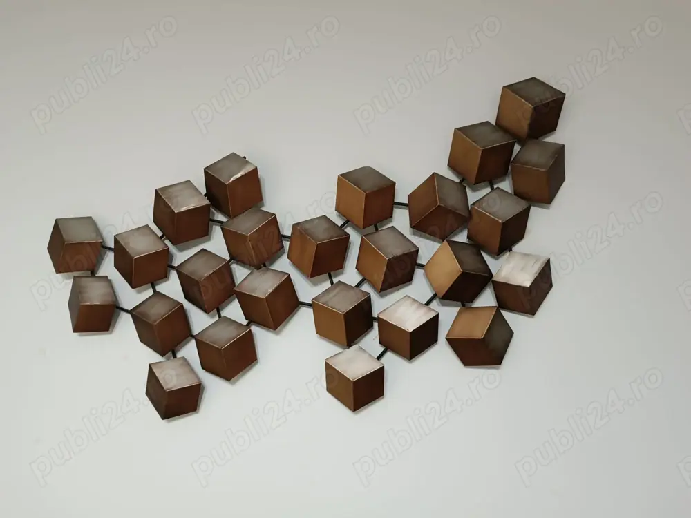 Vând două decorațiuni metalice pentru perete  MOBEXPERT .