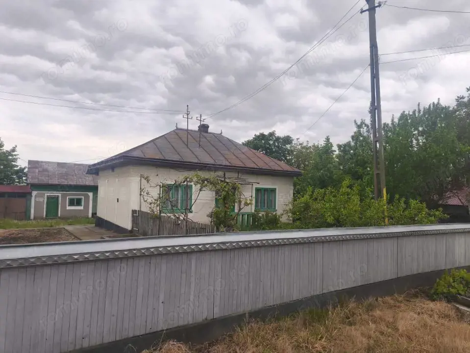 2 Case + 1600 mp Teren, zona centrala Balinesti, Siret