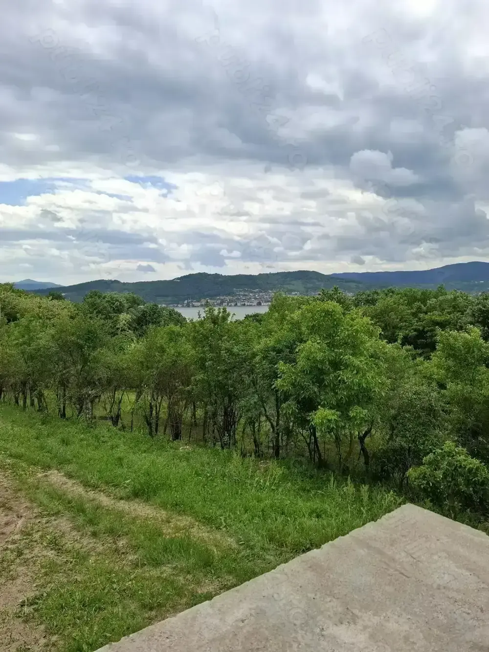 Superbă casă cu teren ,garaj !!