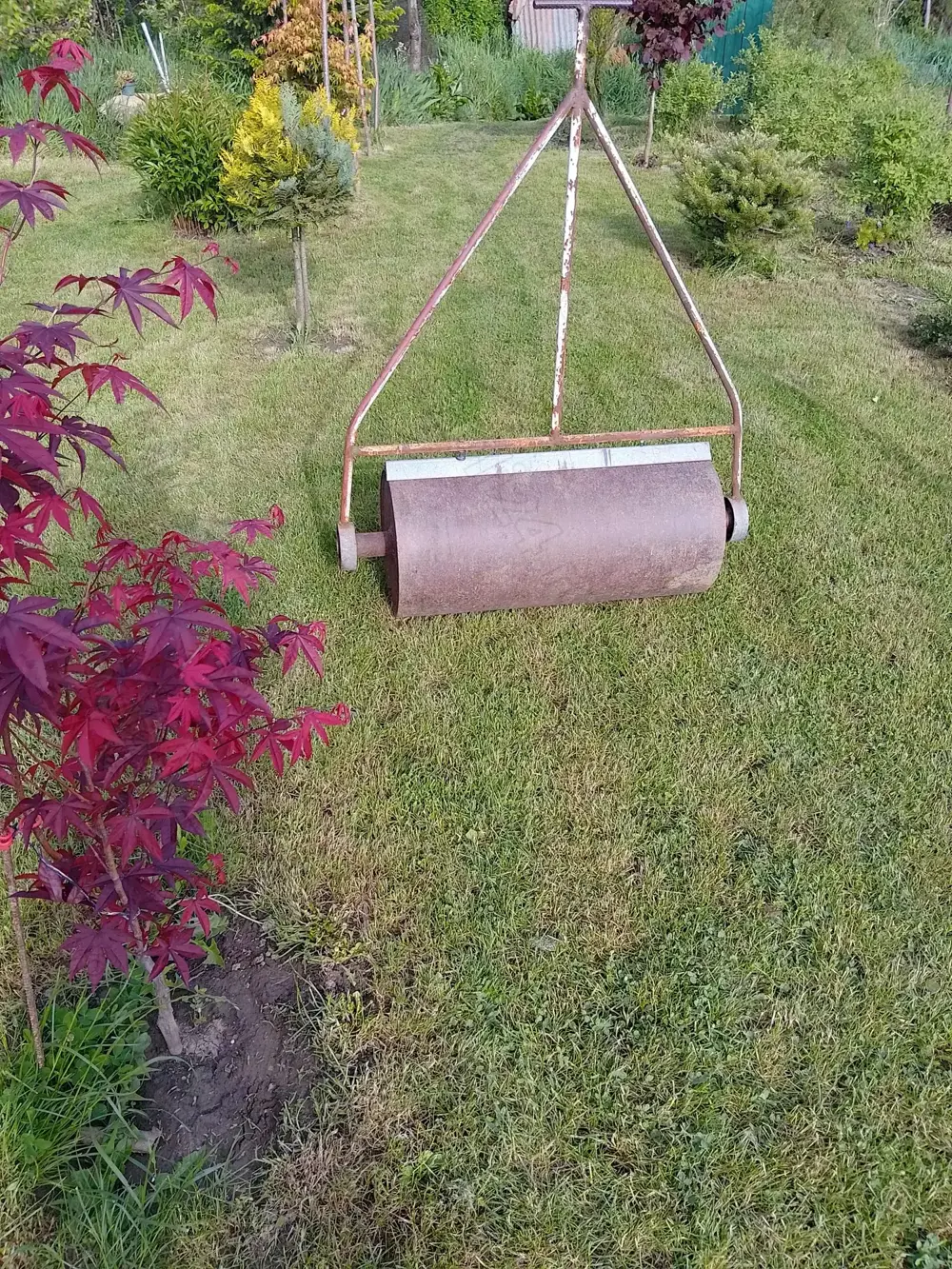 Tăvălug gazon manual