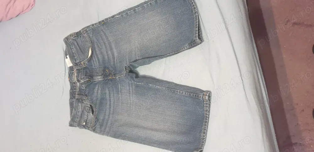 Vand blugi trei sferturi, copii, firma H&M.