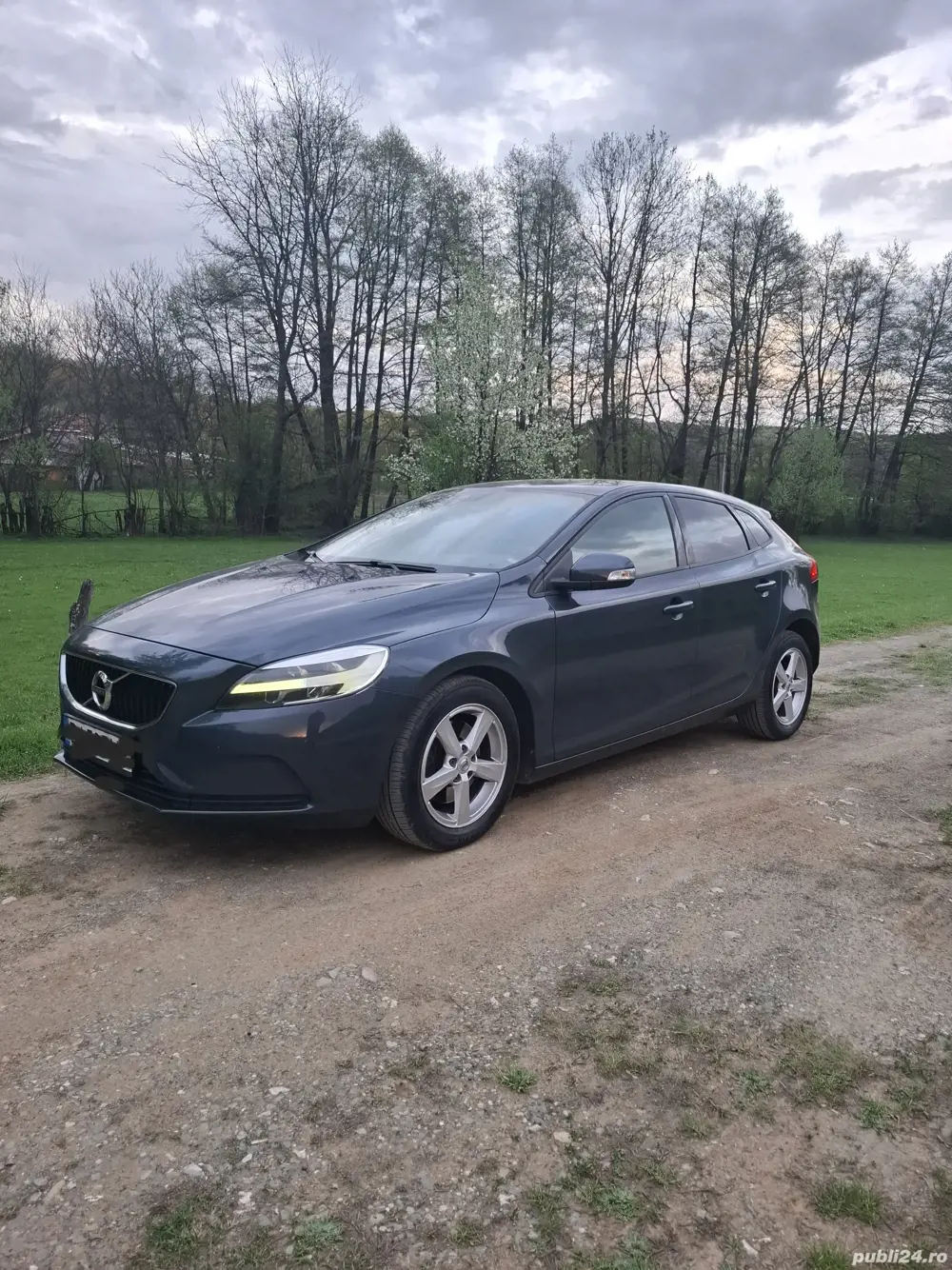 vand volvo V40,2019,2L,benzina,manuala,73000km,RO