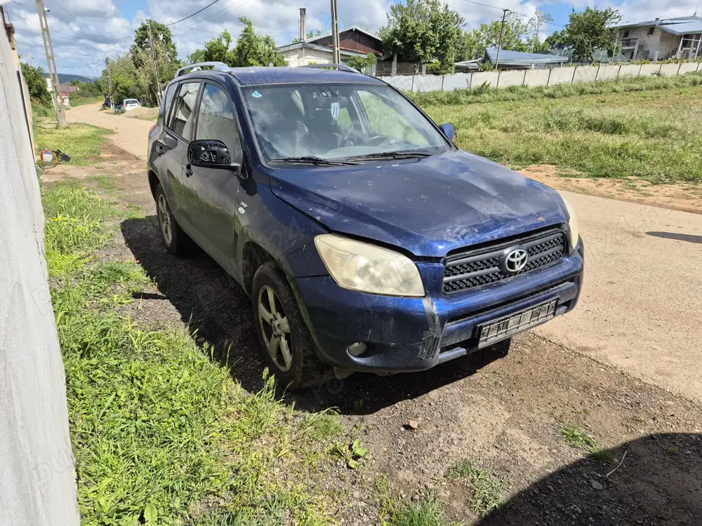 Dezmembrez Toyota rav 4 2.2 136 cp 