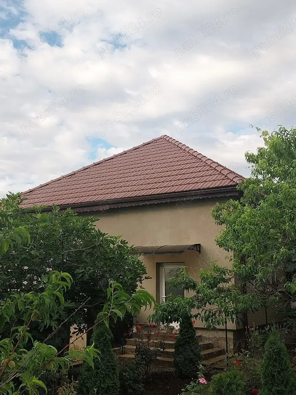 Vând casă in apropiere de Arad  - PRET 112.000 EURO.