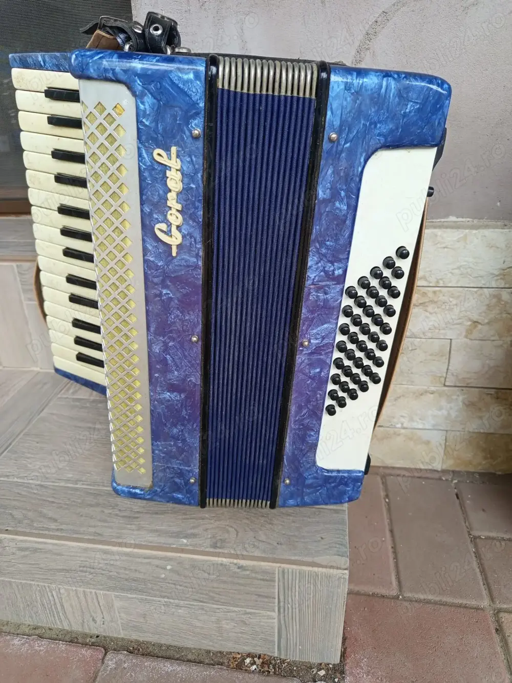 Vând acordeon