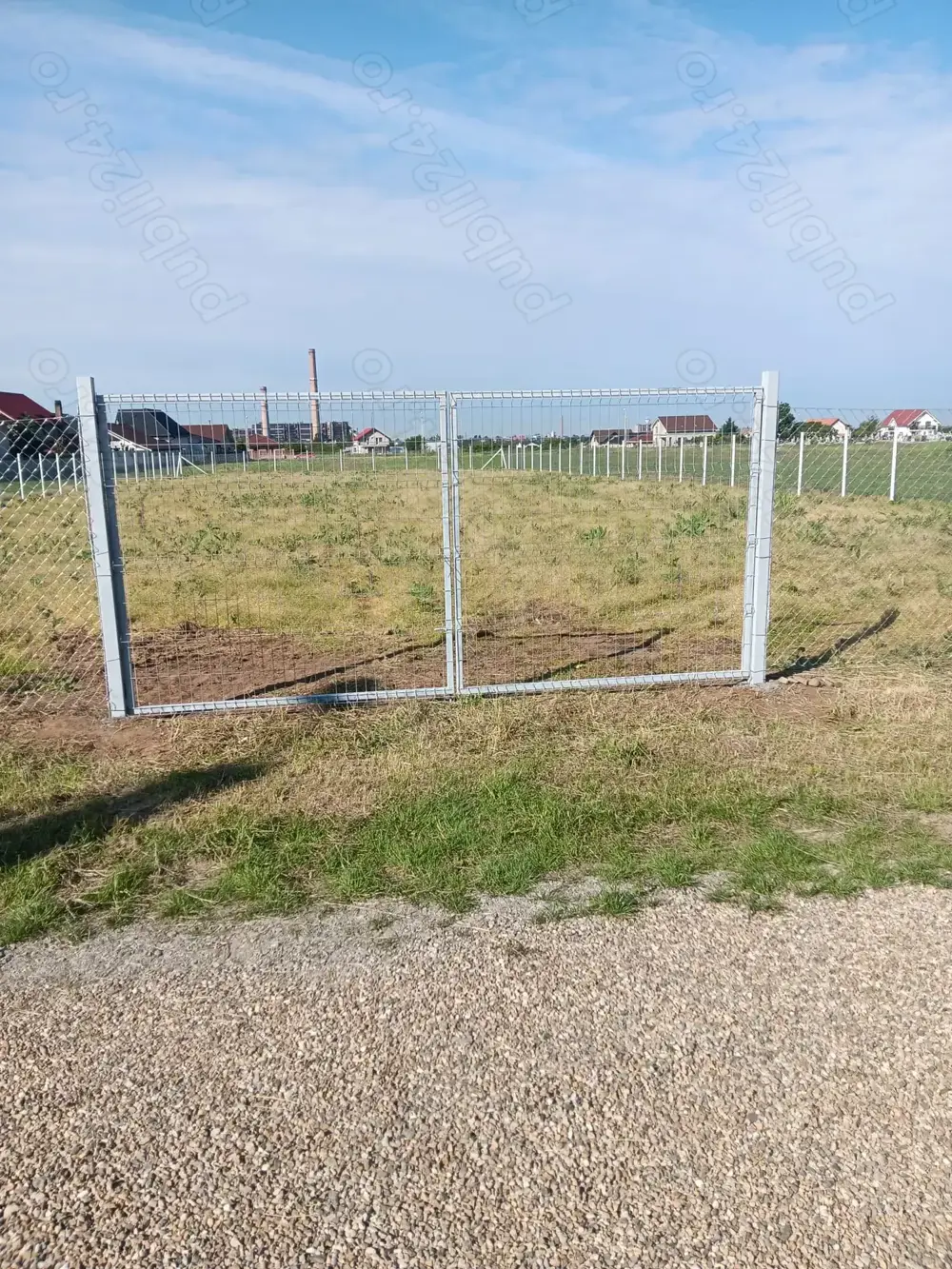 Ofer pentru închiriat 2500 mp teren intravilan