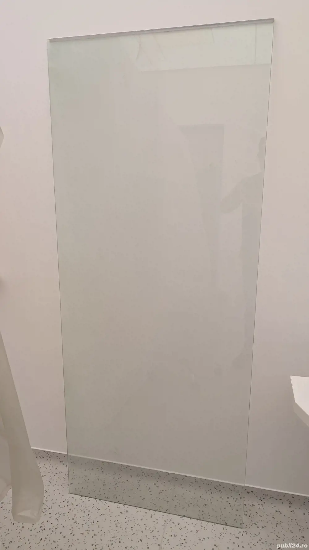 Vând geam securizat pentru baie 