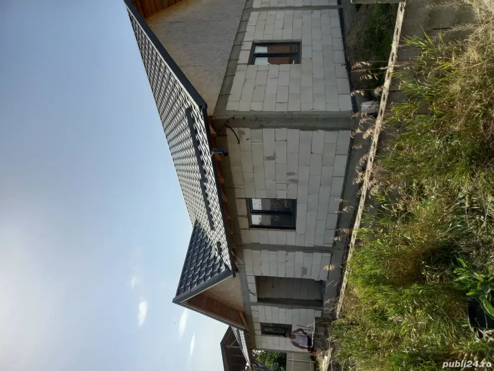 vand casa parter plus posibilitatea de a face in pod 2 camere si o baie