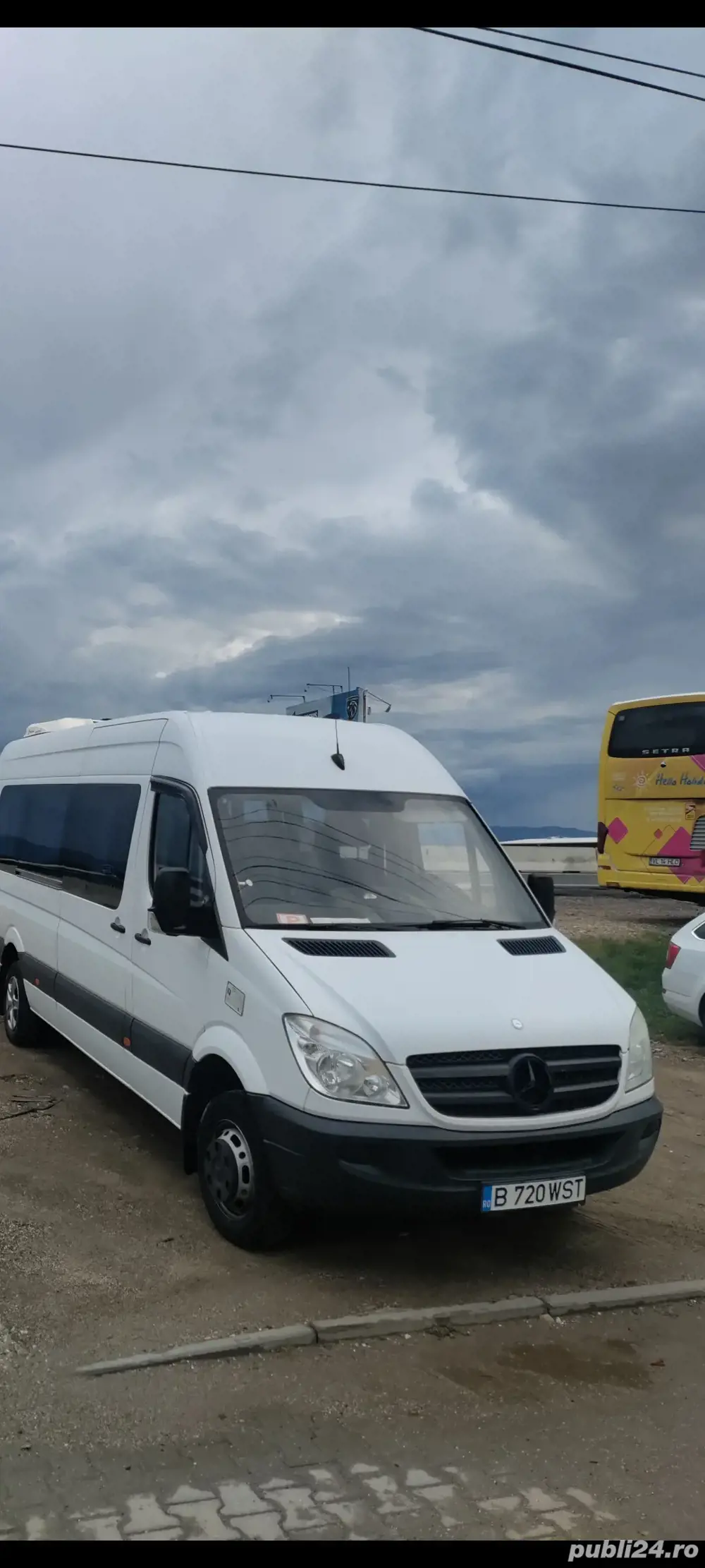 Inchiriez microbuz transport persoane